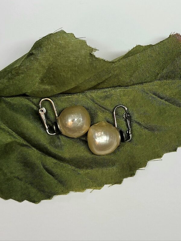 89da390f-8068-4dec-9af4-171fd5794b17.jpeg Vintage Kenneth Jay Lane KJL Faux Pearl Clip Earrings Silver Tone Designer Sign