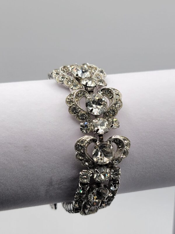 BRA-00010 (3) Weiss Clear Glass Rhinestone Bow Link Bracelet in Silver Tone