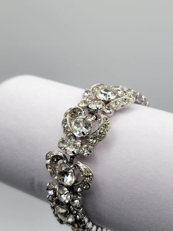 BRA-00010 (4) Weiss Clear Glass Rhinestone Bow Link Bracelet in Silver Tone