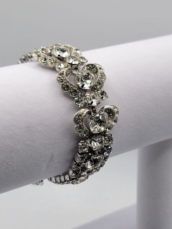 BRA-00010 (5) Weiss Clear Glass Rhinestone Bow Link Bracelet in Silver Tone