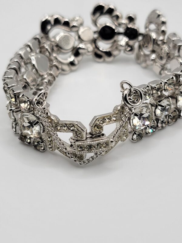 BRA-00010 (7) Weiss Clear Glass Rhinestone Bow Link Bracelet in Silver Tone
