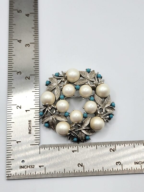 BRO-00002-me Sarah Coventry Alaskan Summer Faux Pearl and Blue Bead Wreath Brooch