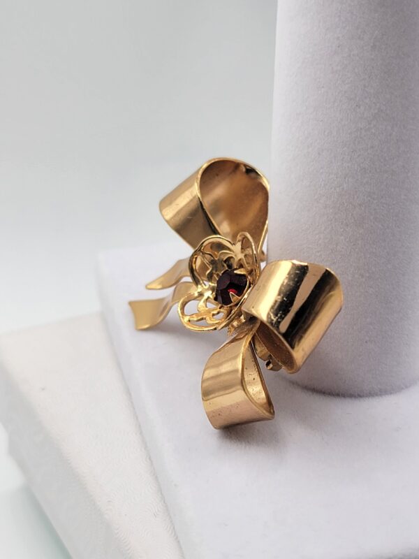 BRO-00021 (4) Vintage Coro Burgundy Rhinestone Gold Tone Bow Brooch