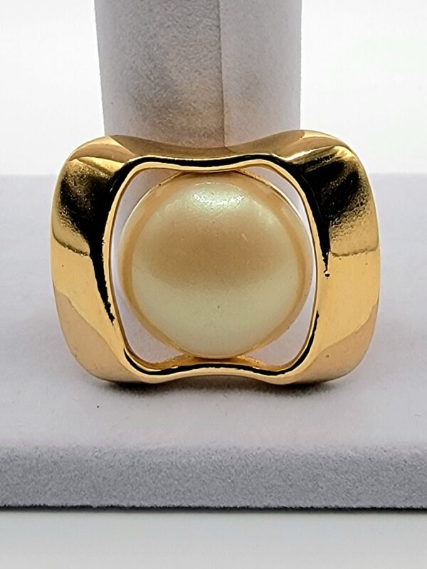 BRO-00037 (6) Ginnie Johansen Faux Pearl Geometric Gold-Tone Brooch