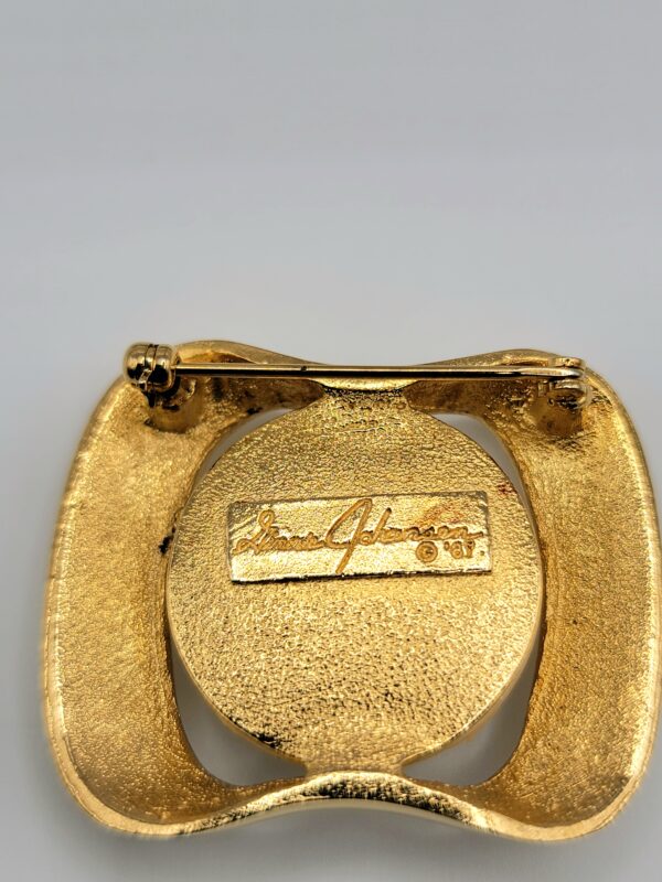 BRO-00037 (8) Vintage Ginnie Johansen Gold Tone Faux Pearl Brooch