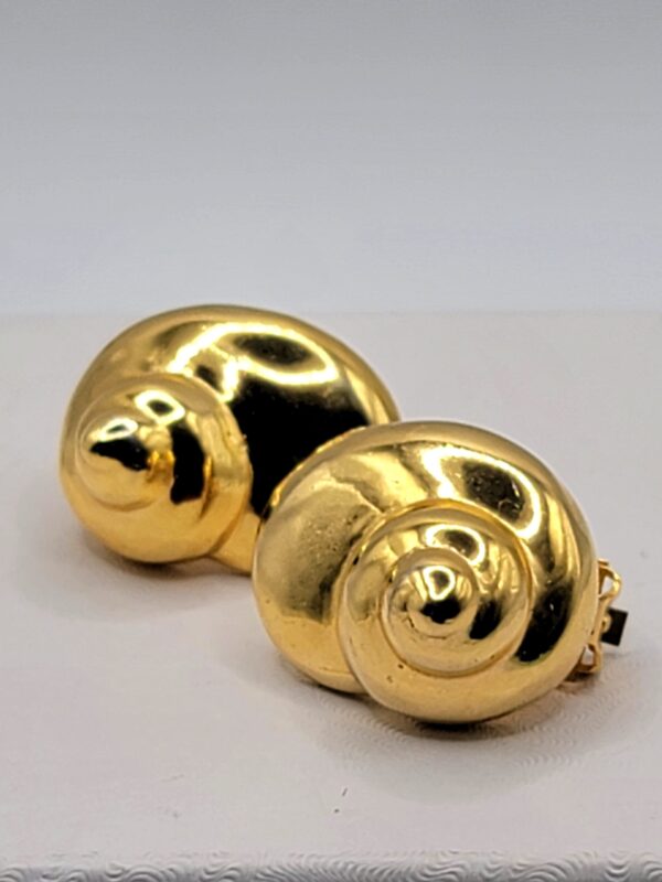EAR-00007 (13) Attributed Kenneth Jay Lane Gold-Tone Spiral Dome Clip Earrings