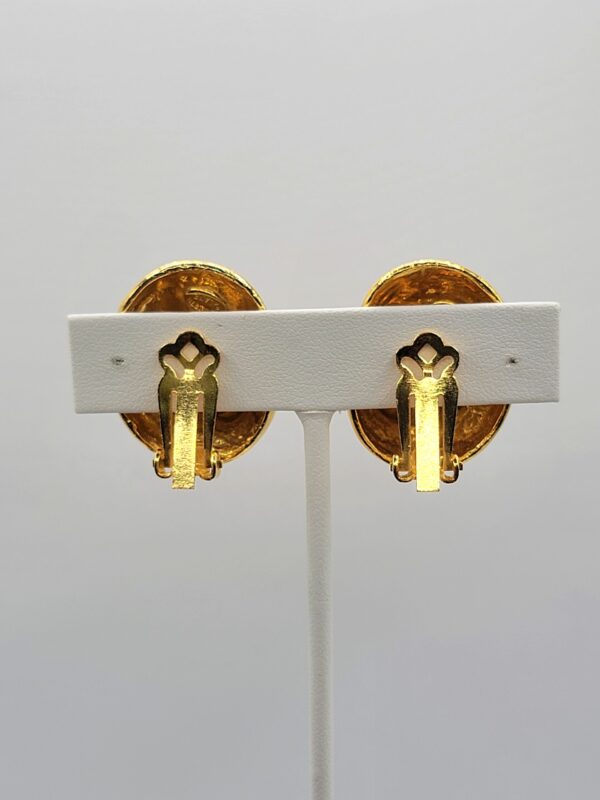 EAR-00007 (6) Attributed Kenneth Jay Lane Gold-Tone Spiral Dome Clip Earrings