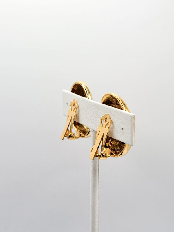 EAR-00007 (7) Attributed Kenneth Jay Lane Gold-Tone Spiral Dome Clip Earrings
