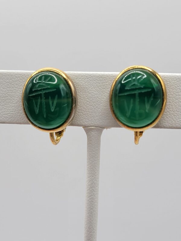 EAR-00024 (2) Green Intaglio-Style Gold-Tone Screw-Back Earrings