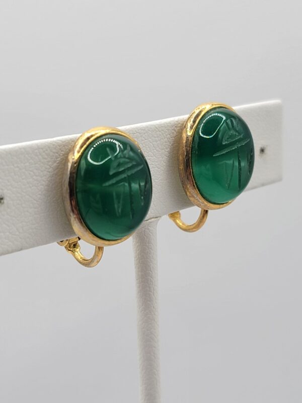 EAR-00024 (6) Green Intaglio-Style Gold-Tone Screw-Back Earrings