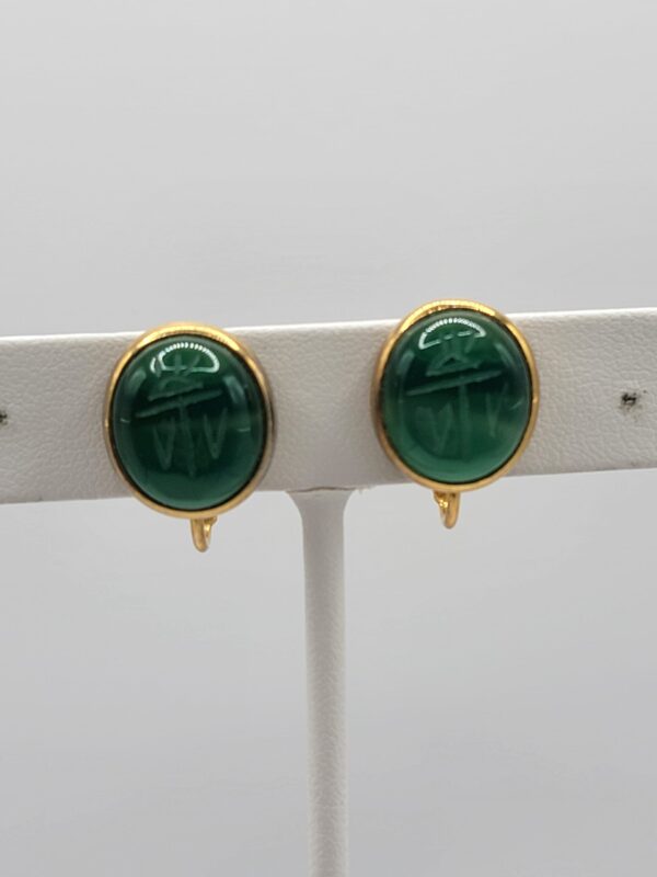 EAR-00024 (8) Green Intaglio-Style Gold-Tone Screw-Back Earrings