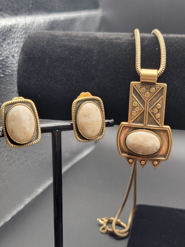 Vintage Antiqued Gold Tone Beige Cabochon Necklace Clip Earrings Set