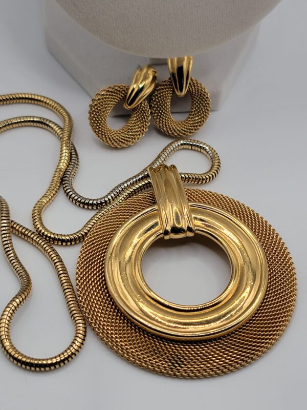 Vintage Monet Gold Tone Mesh Circle Pendant Necklace Earrings Set