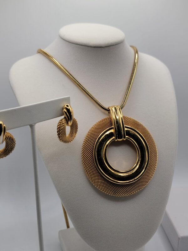 Vintage Monet Gold Tone Mesh Circle Pendant Necklace Earrings Set
