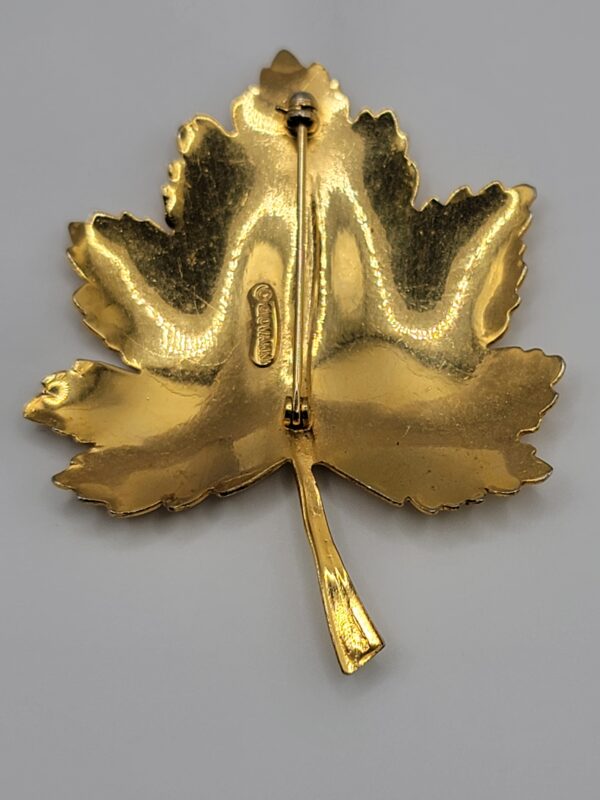 BRO-00033 (1) Vintage Giovanni Gold Tone Textured Leaf Brooch