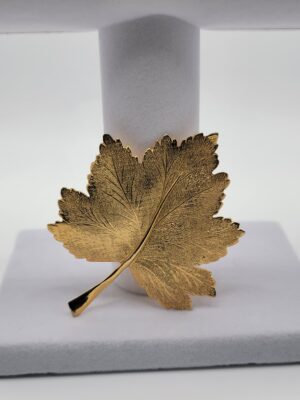 Vintage Giovanni Gold Tone Textured Leaf Brooch