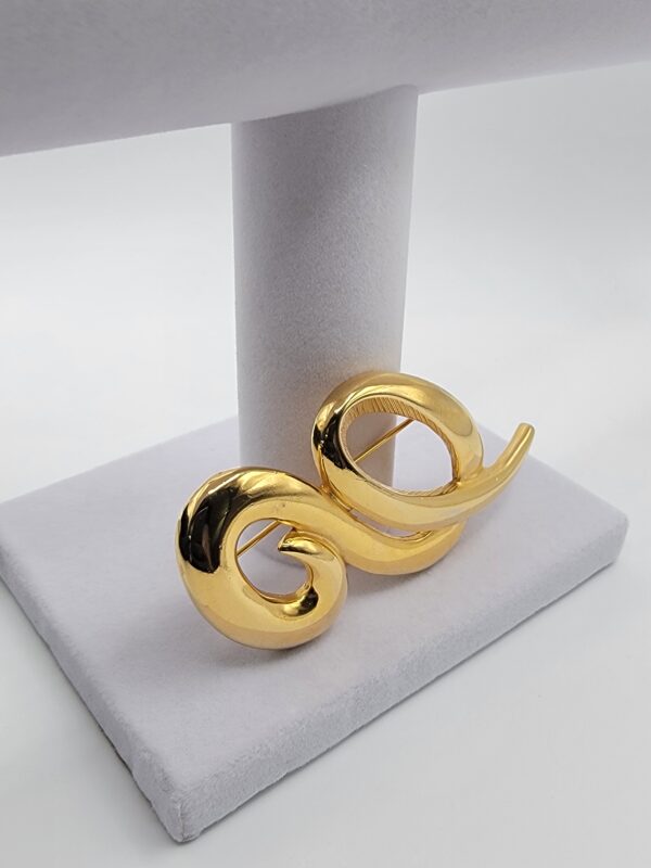 BRO-00040 (14) Vintage Tora Gold Tone Abstract Swirl Brooch