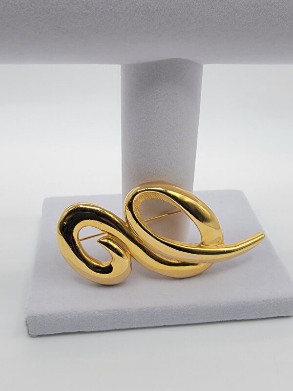 BRO-00040 (15) Vintage Tora Gold Tone Abstract Swirl Brooch