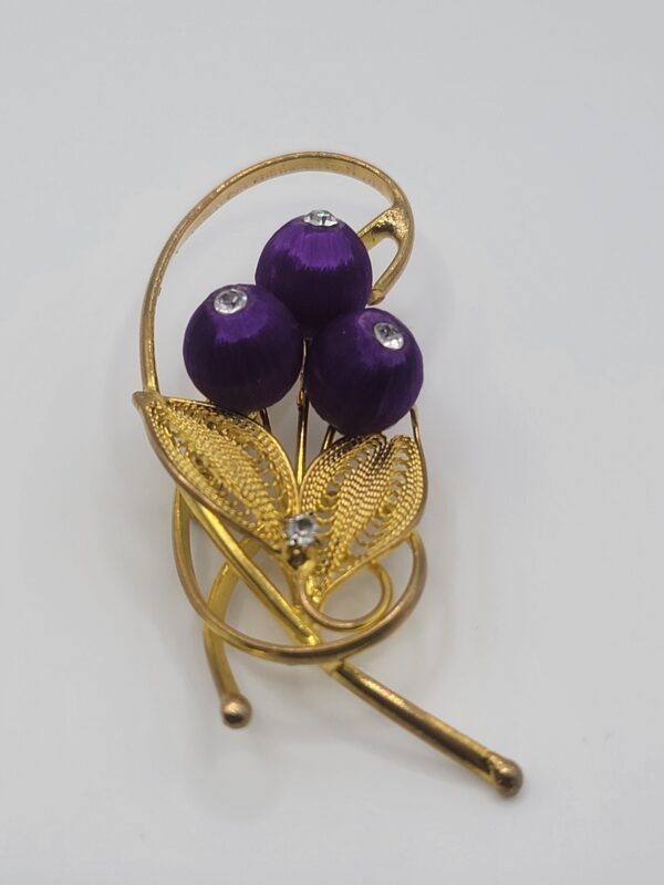 BRO-00044 (1) Vintage 1950s Cannetille Filigree Floral Brooch with Purple Satin Beads