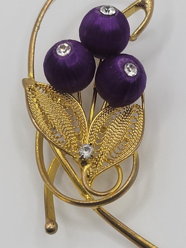 BRO-00044 (1) (7) Vintage 1950s Cannetille Filigree Floral Brooch with Purple Satin Beads