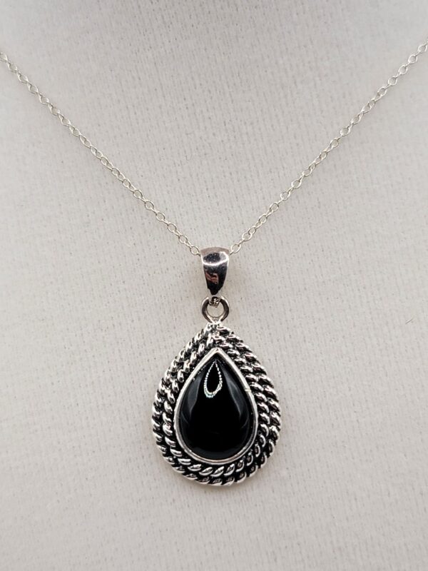 nec-00010 925 Sterling Silver Black Teardrop Pendant Necklace Thailand