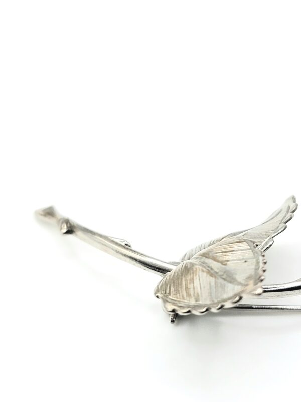BRO-00050 (1) (11) Giovanni Silver-Tone Sculpted Rosebud Brooch