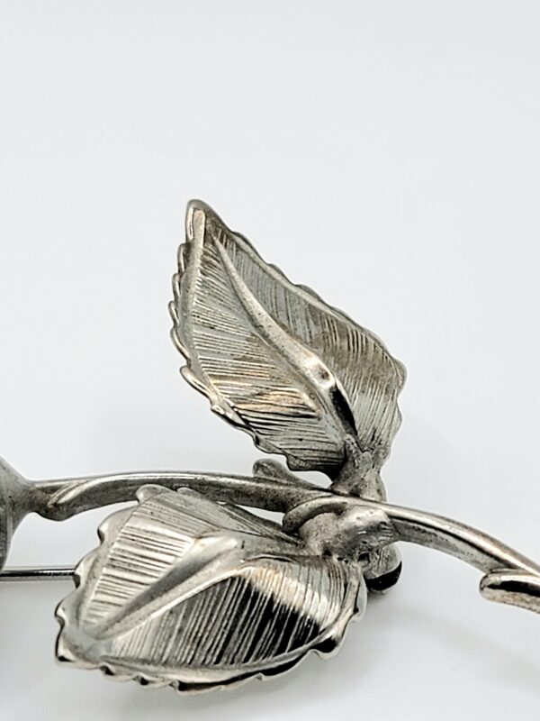 BRO-00050 (1) (5) Giovanni Silver-Tone Sculpted Rosebud Brooch