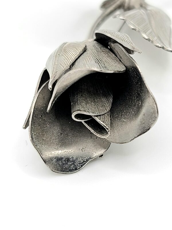 BRO-00050 (1) (6) Giovanni Silver-Tone Sculpted Rosebud Brooch