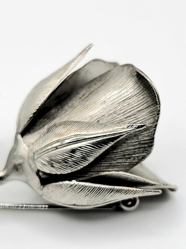 BRO-00050 (1) (7) Giovanni Silver-Tone Sculpted Rosebud Brooch