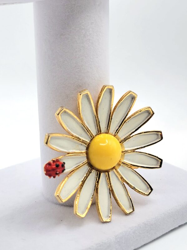 Vintage Signed 1960 Weiss Enamel White Daisy & Ladybug Flower Brooch