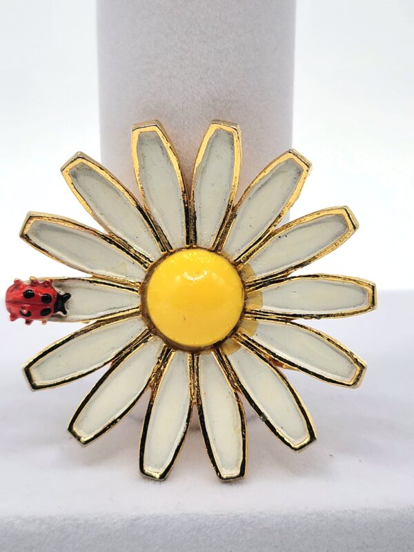 Vintage Signed 1960 Weiss Enamel White Daisy & Ladybug Flower Brooch
