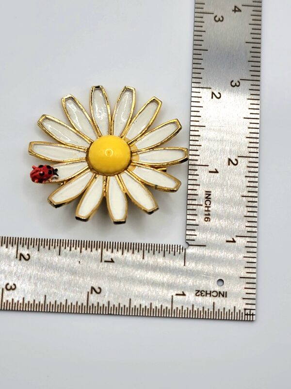 Vintage Signed 1960 Weiss Enamel White Daisy & Ladybug Flower Brooch