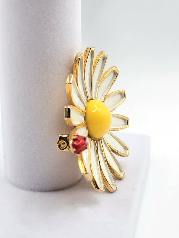 Vintage Signed 1960 Weiss Enamel White Daisy & Ladybug Flower Brooch